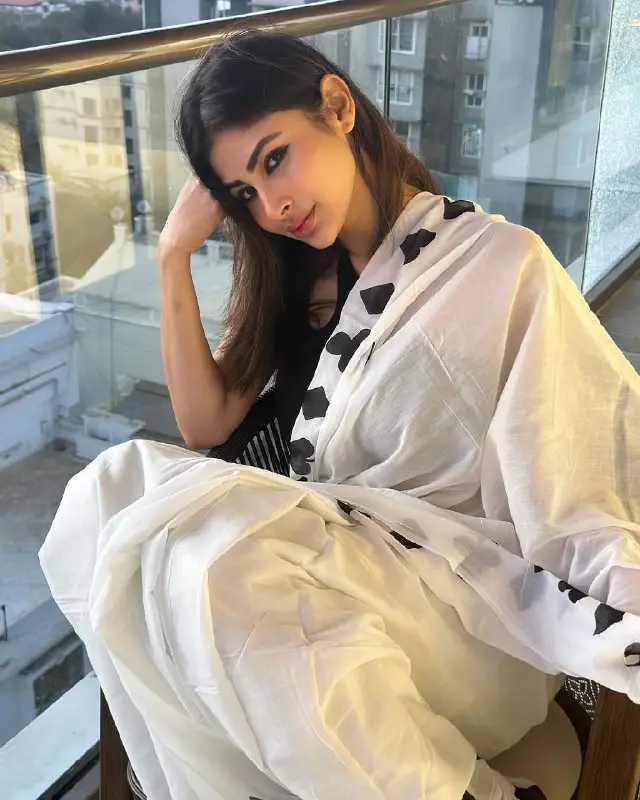 Mouni Roy 💃