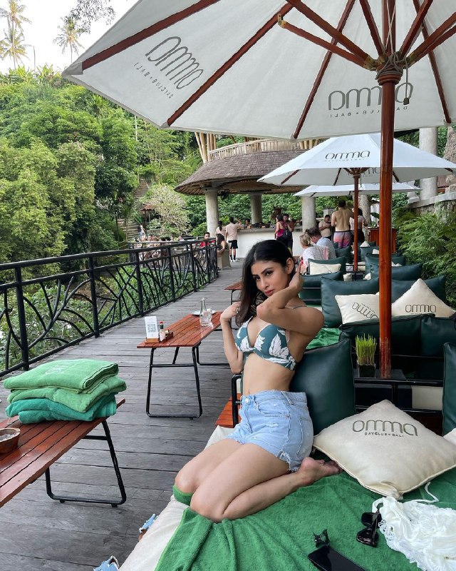 Mouni Roy 💃