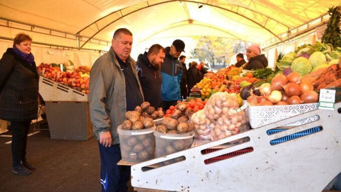 Сезонные продукты на ярмарку выходного дня …