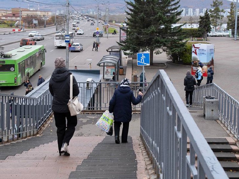 «Мы по лесенке бежали и ступенечки …