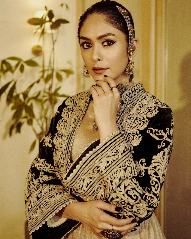 Mrunal Thakur 💃