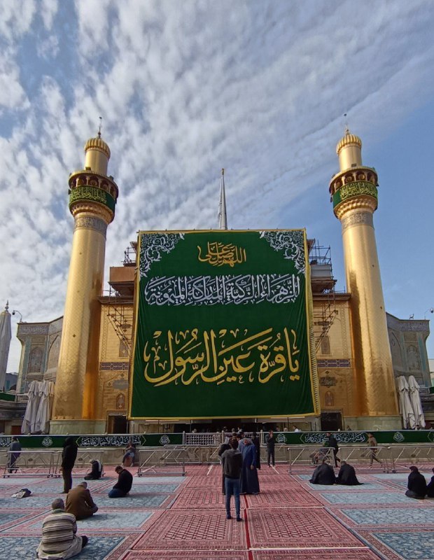 شَعَّتْ فلا الشَّمسُ تَحكيها ولا القمَرُ