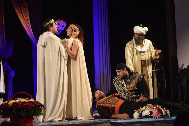 ***🎭***[**“Ин саҳна не, ин зиндагист”.**](https://asiaplustj.info/tj/news/tajikistan/society/20241108/in-sana-ne-in-zindagist-talili-rzi-teatri-toik-va-95-solagii-teatri-lout-dar-dushanbe) **Таҷлили …