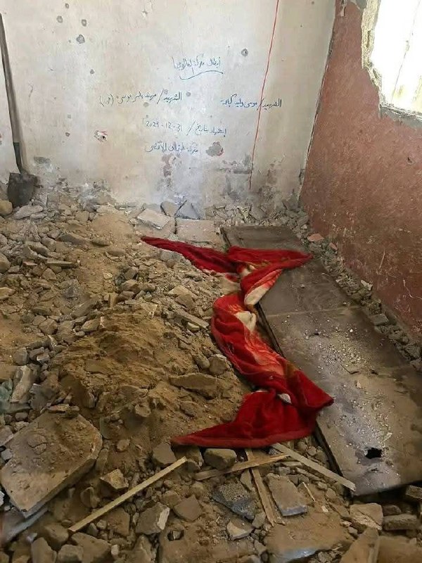 صورة لقبر شهـيد،ين دُفنا في إحدى …