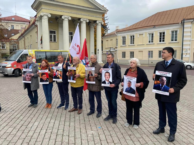 **Žmonės Lietuvoje yra persekiojami už pažiūras, …