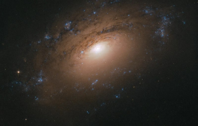 Di tanto in tanto, Hubble osserva …