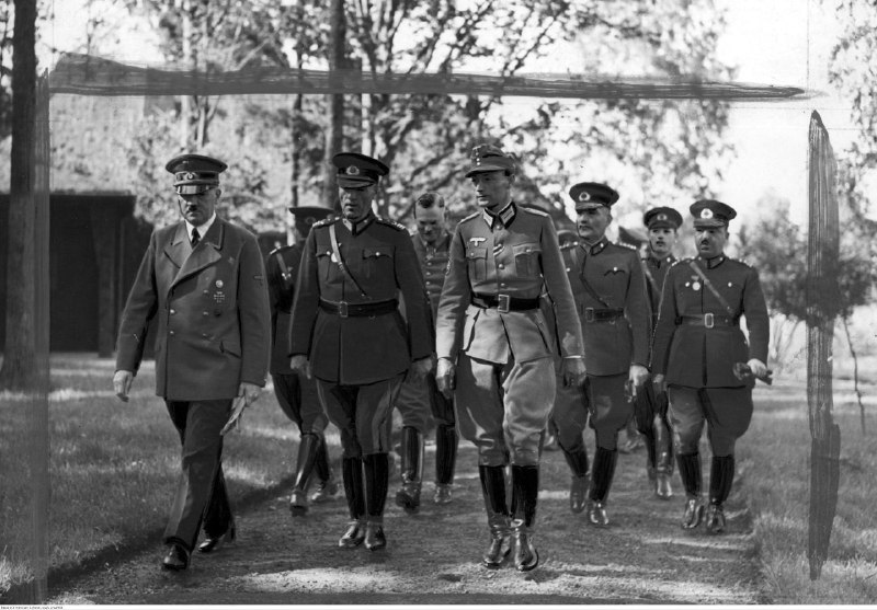 Adolf Hitler, Albay General Toydemir (Adolf …