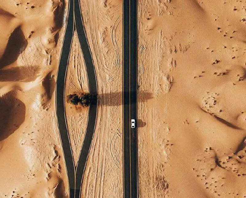 جاده ای در امارات .