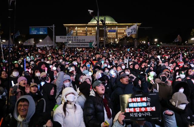 [국민일보] ‘계엄 쇼크’ 尹 지지율 11%로 …