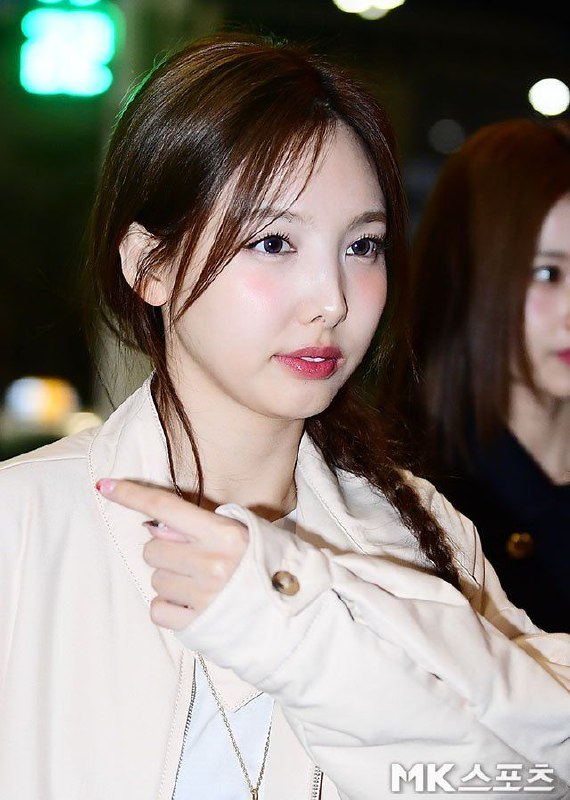 [**#FOTO**](?q=%23FOTO) • Foto da **Nayeon** ontem …