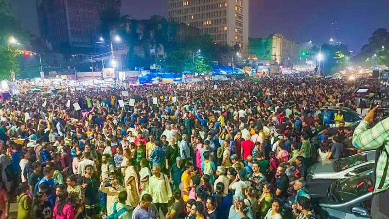 Kolkata: Huge Crowds Throng ‘Droho Carnival’ …