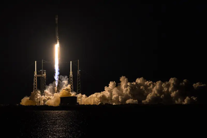 [​](https://telegra.ph/file/fc407376412c02a7eea26.jpg)[SpaceX запустила очередную партию спутников Starlink](https://www.space.com/spacex-starlink-launch-group-6-30)