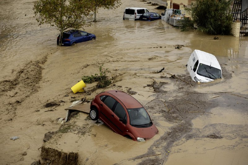 Cómo actuar ante una **inundación** si …