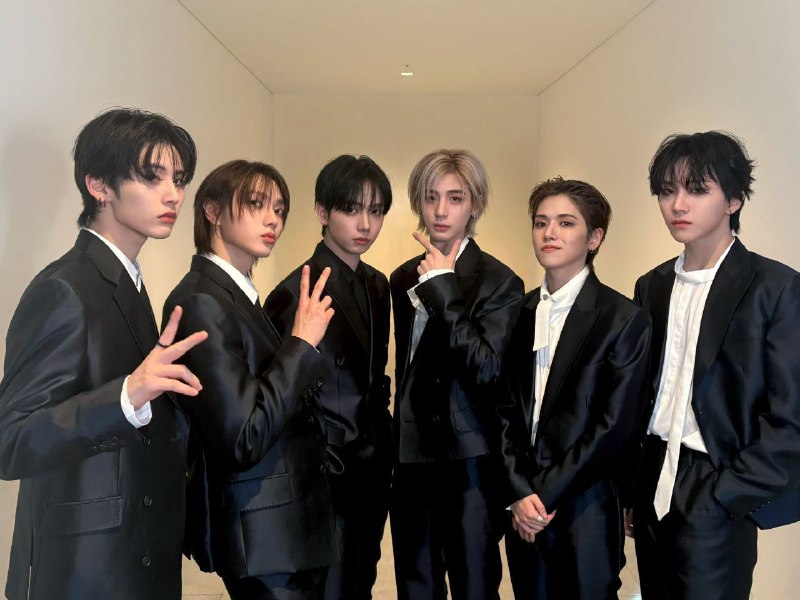 ⩨ group