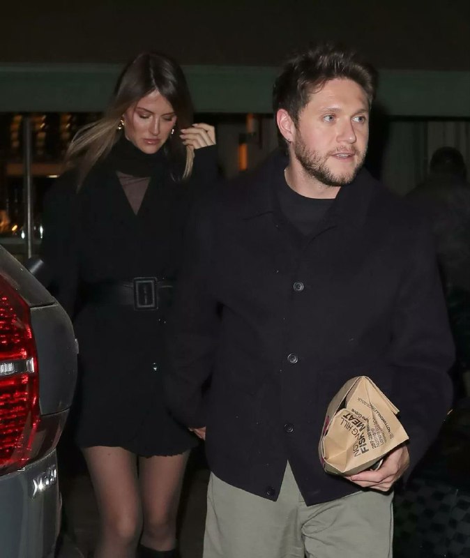 [#FOTO](?q=%23FOTO): Niall e Amelia em Londres, …