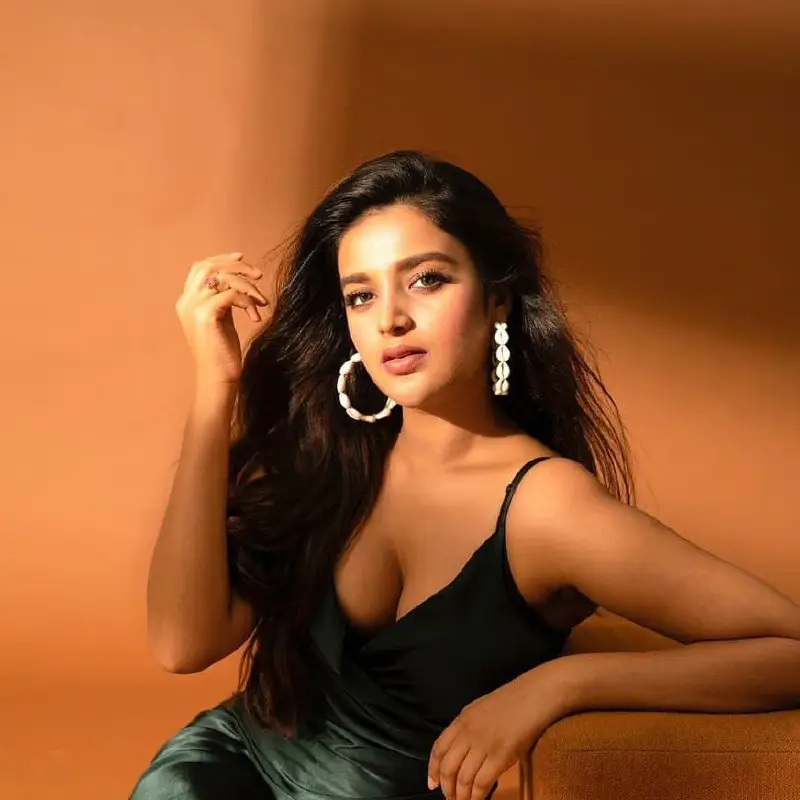 Nidhhi Agerwal ✔