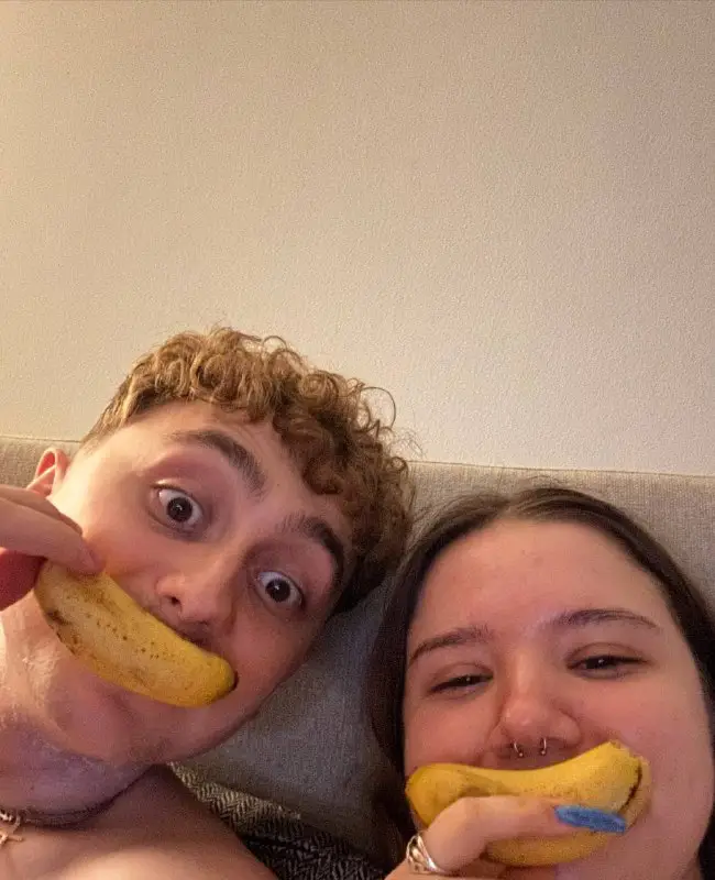 два бейби банана