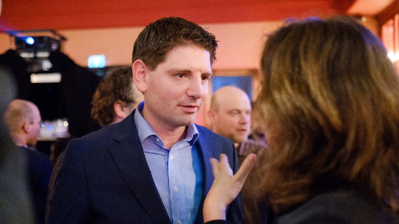 Kijk: D66-Kamerlid Jan Paternotte geconfronteerd met …