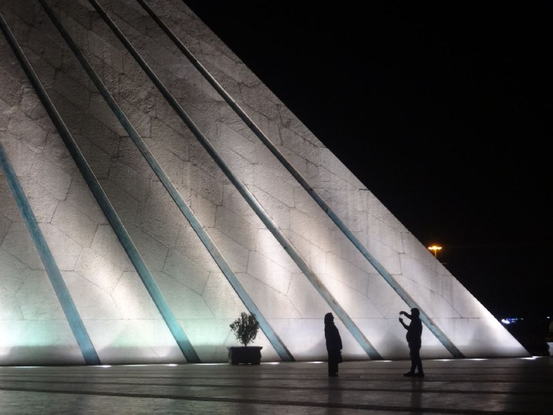 خسته ولی امیدوار