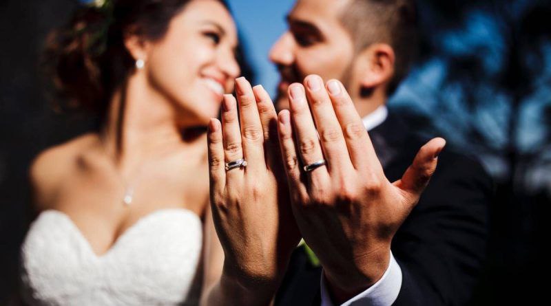 Las parejas que compran anillos de …