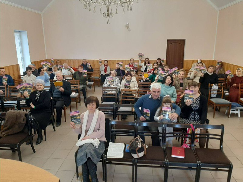 Хмільник долучився до розповсюдження книги "Мир …