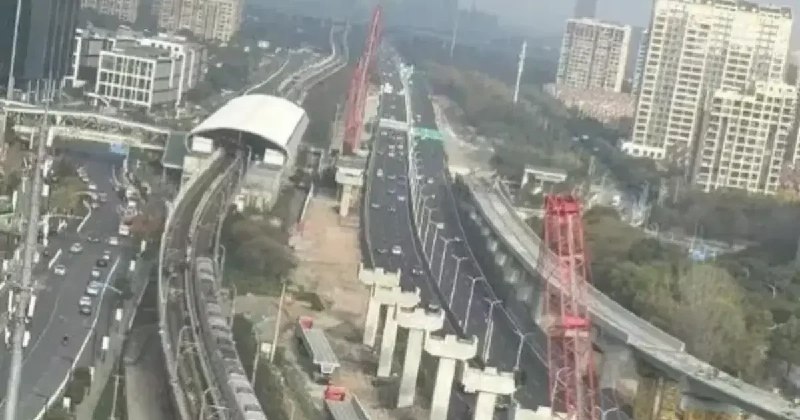 [***?***上海地鐵11號線一列車被塔吊撞擊 車窗破損](https://www.ntdtv.com/b5/2024/12/22/a103940134.html)