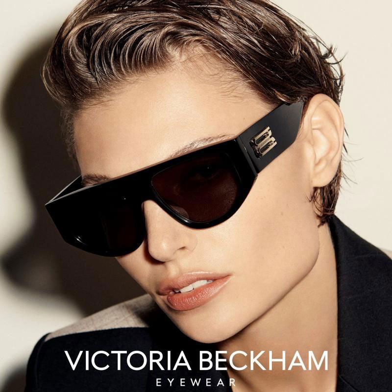 VICTORIA BECKHAM ПРЕДСТАВЛЯЕТ КОЛЛЕКЦИЮ ИГРИВЫХ И …