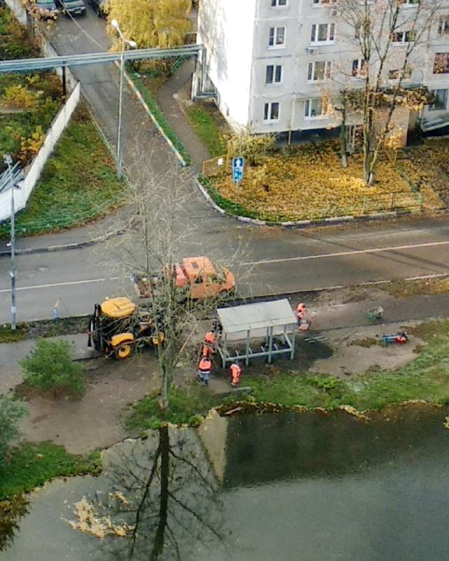 На Комсомольской улице установили павильон автобусной …