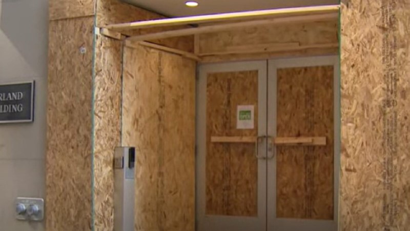 **Chicago Businesses Already Boarding Up Storefronts in Expectation of Radical Mobs at Democrat National Convention (VIDEO)**