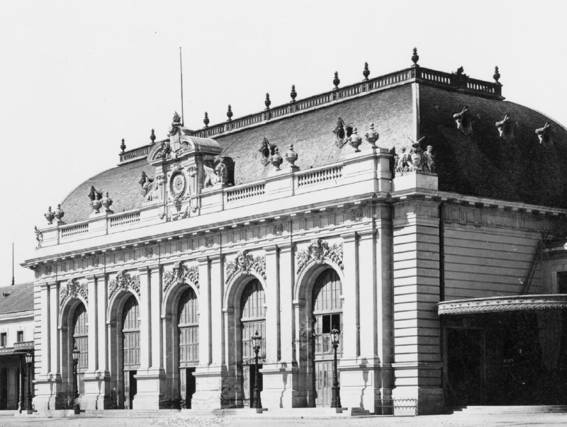 Milano Centrale Train Station, Milan, Italy …