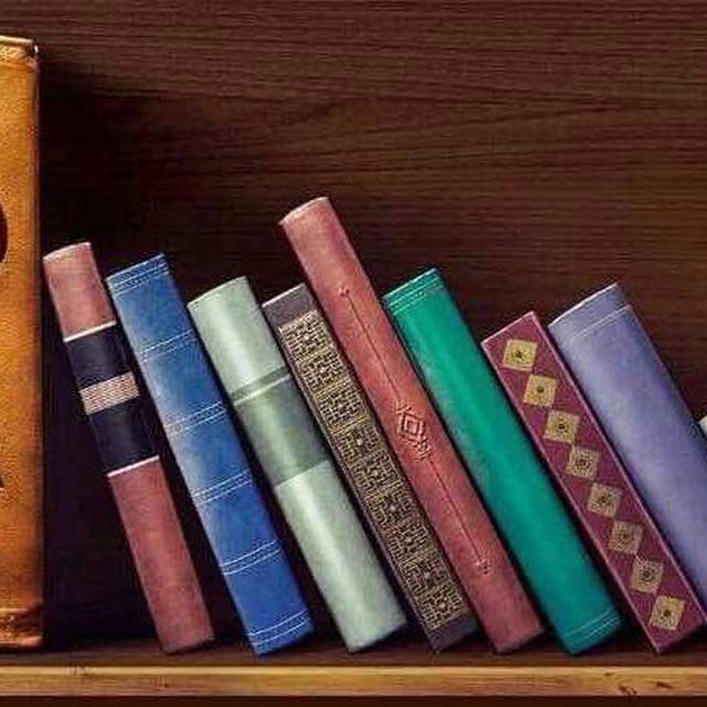 مكتبة لبيع الكتب الدينيه والقصائد الحسينيه