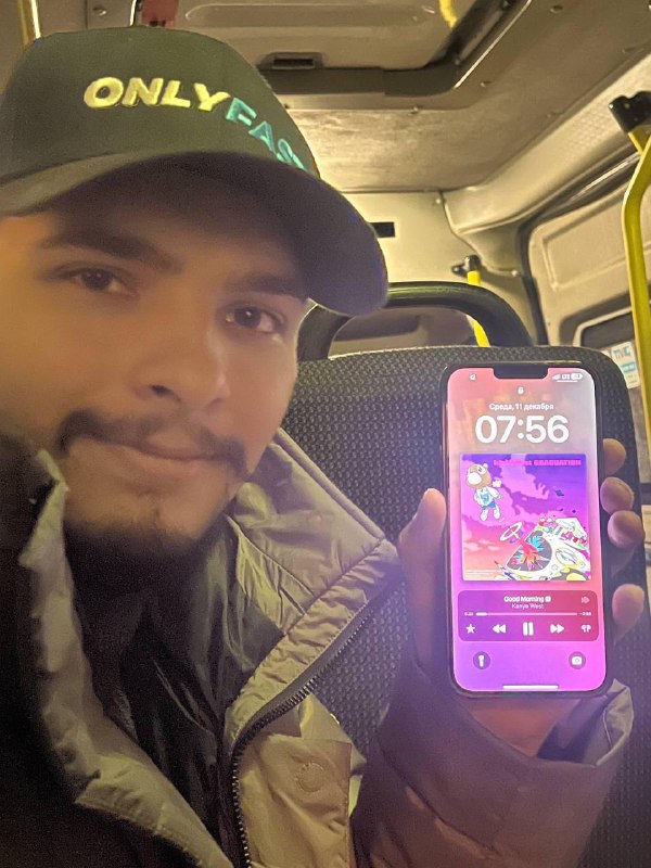 Этот человек встал в 05:30 и …