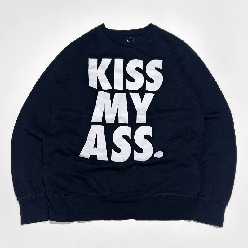 **SWEATSHIRT “kiss my ass”**