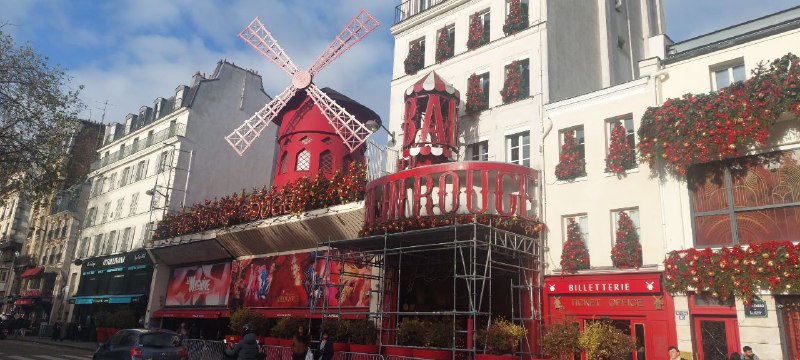 Parijdagi Moulin Rouge (fransuzcha: Moulin Rouge, …