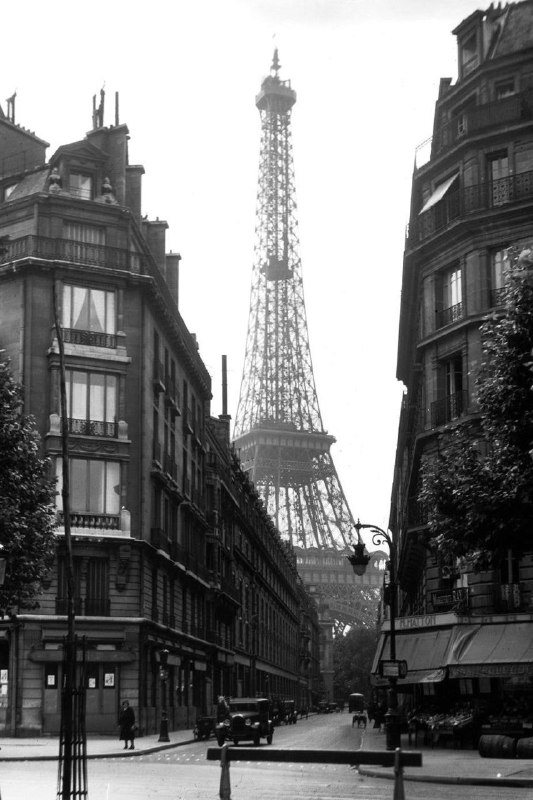 ***??*** The streets of Paris, France, …