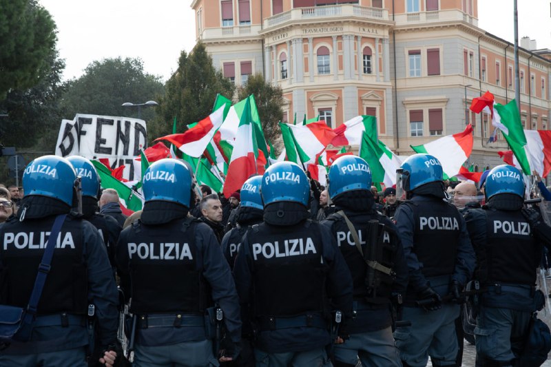 **Gli scontri di Bologna sono diventati …