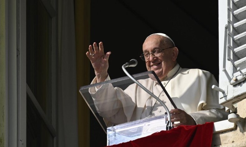 Angelus, il Papa: Gesù ci aiuti …