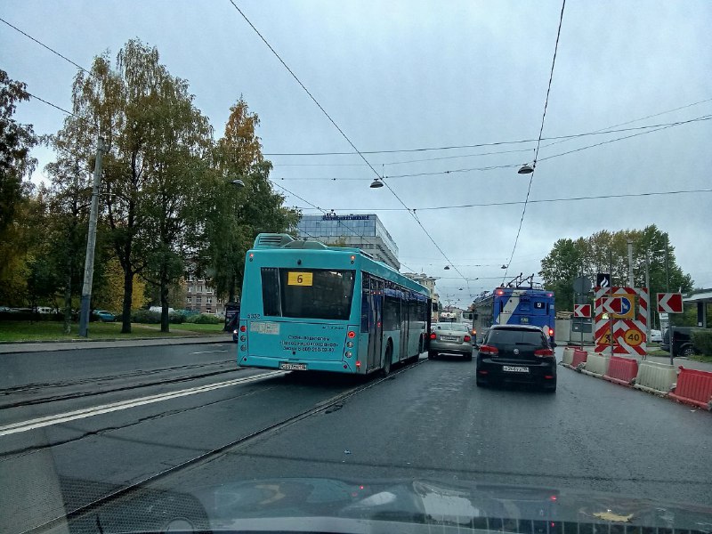 Трамваи на Среднем проспекте встали в …