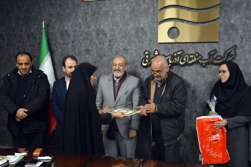 ***?***تجلیل انجمن روابط‌عمومی ایران از سرکارخانم …