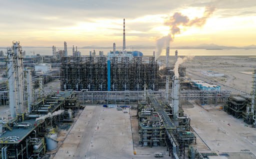 The construction of a mega oil-refining …