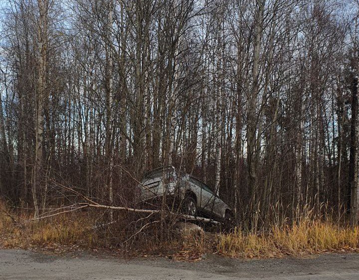 Внедорожник вылетел в кювет и повис …