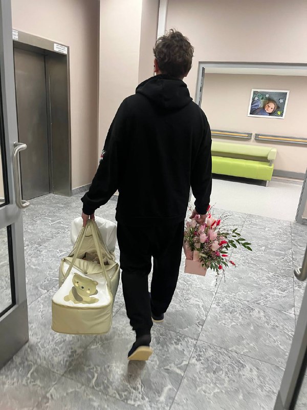 Нас выписали еще вчера, вы чего***😹***