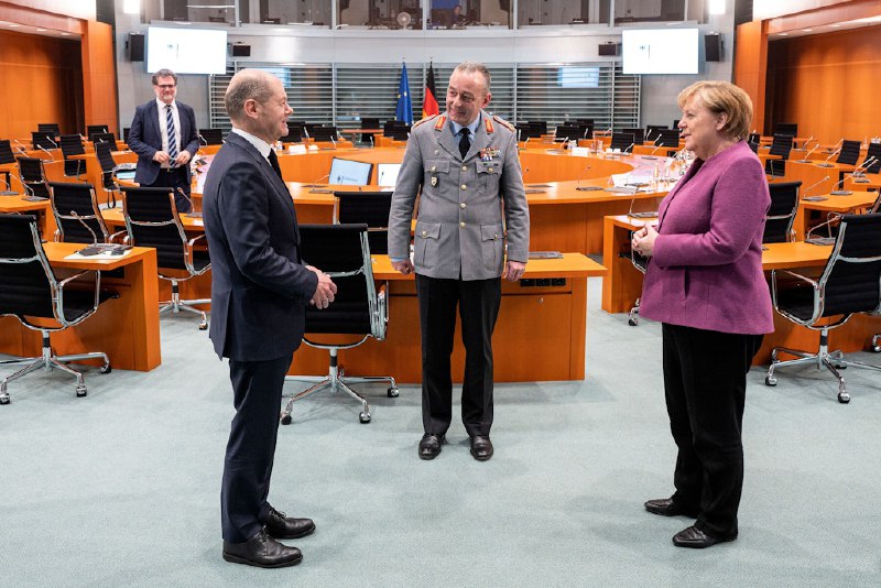 PFLEGE MIT ♥️ STEHT AUF