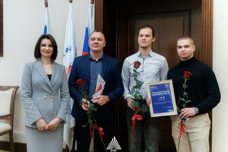 ***🏆*** **В главном корпусе проходит Учёный …