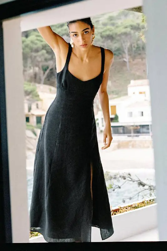 [Платье из 100% льна от Zara](https://www.zara.com/pl/en/100-linen-long-strappy-dress-p03314354.html) …