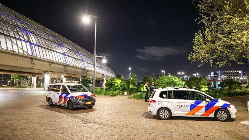Getuigen gezocht na mislukte beroving: — Politie Eenheid Amsterdam ([@POL\_Amsterdam](https://t.me/POL_Amsterdam)) [May 17, 2023](https://twitter.com/POL_Amsterdam/status/1658805970636623873)