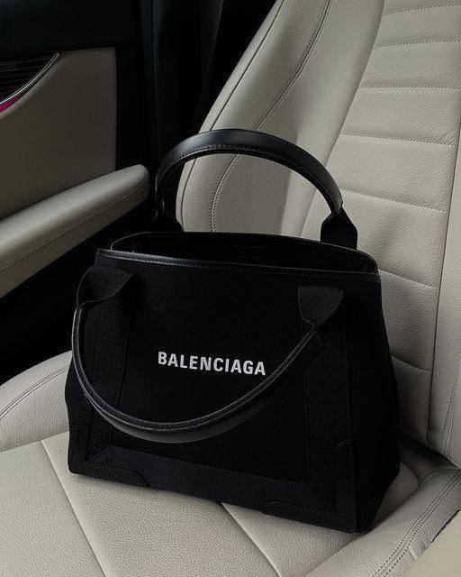 Новая сумка Balenciaga,в комплекте кошелек,цена 89тыс,бутик …