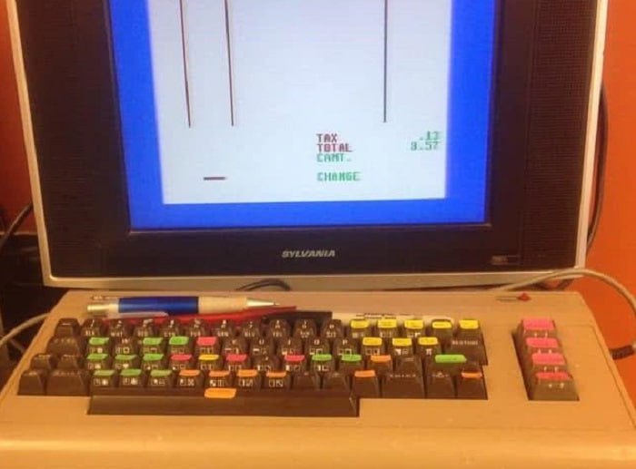 ***✅*** **Два древнейших компьютера Commodore 64 …