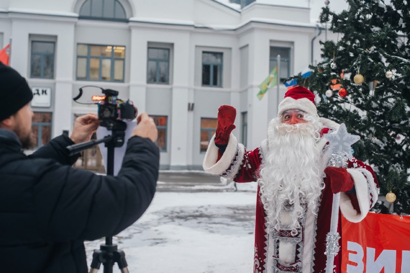 ***🔹*** В нашем театре побывал **Дед …