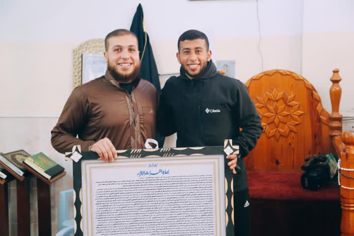 **مع كلِّ ليلٍ شديد أُسائل النّجماتِ …